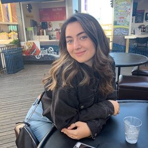 Meet your Posher, Caroline